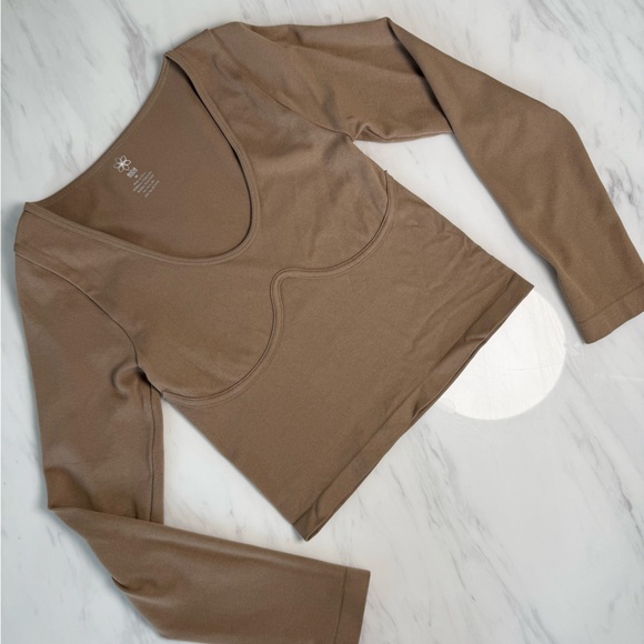 Aura Athletics Long Sleeve Crop Top - Picture 1 of 3
